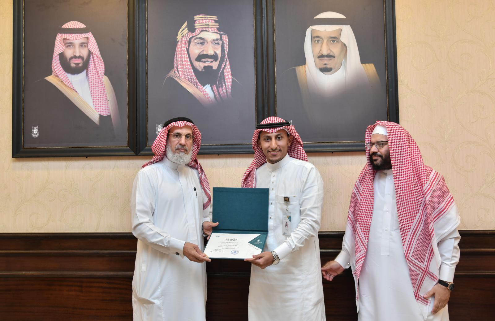 His Excellency the UQU President Honors Employees of the Legal Administration